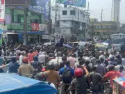 ইসলামী বিশ্ববিদ্যালয় শিক্ষক হত্যা মামলায় আসামিদের গ্রেপ্তারের দাবিতে কুষ্টিয়ায় সড়ক ও রেলপথ অবরোধ