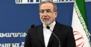 ইরানের পররাষ্ট্রমন্ত্রী: বেসামরিক অবকাঠামোতে হামলা যুক্তরাষ্ট্রের নৈতিক পতনের বার্তা
