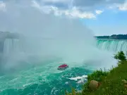 ইয়র্কে হেঁটে যাওয়ার পথে আবিষ্কার: স্কুলবাসের হলুদ সারি ও ঋতুর রূপান্তর