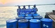 ভোলায় কোস্ট গার্ডের অভিযানে ২ হাজার লিটার অবৈধ জ্বালানি তেল জব্দ, দুই চোরাকারবারি আটক