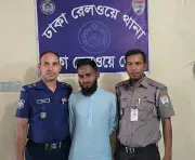 রেলস্টেশনে যাত্রীদের স্বজনদের ভুয়া দুর্ঘটনার খবর দিয়ে টাকা হাতানোর অভিযোগে যুবক গ্রেপ্তার