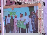 টাঙ্গাইলে প্রধানমন্ত্রীর হাতে কৃষক কার্ড বিতরণ শুরু, ২১ হাজার কৃষক পাবেন সুবিধা