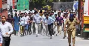 নয়ডায় শ্রমিক বিক্ষোভে উত্তপ্ত রাজনীতি, সরকার-বিরোধীদের তীব্র বাকবিতণ্ডা