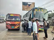 জ্বালানি তেলের সংকটে হানিফ পরিবহনের বাস মাঝপথে থেমে, যাত্রীদের ভোগান্তি
