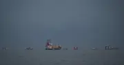 ইরানের কঠোর শর্ত: হরমুজ প্রণালিতে জাহাজ চলাচলে নতুন নির্দেশনা