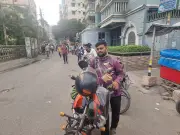 জ্বালানি সংকটে রাইডশেয়ার চালকদের দুর্ভোগ: তেলের জন্য সারাদিন অপেক্ষা, আয় কমে ঋণের দুর্বিপাক