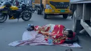রাজধানীতে জ্বালানি তেলের সংকট: ১৬ ঘণ্টা অপেক্ষার পর রাস্তায় ঘুমাচ্ছেন মানুষ