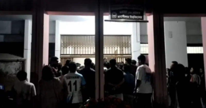 জাবিতে ছাত্রীকে জঙ্গলে টেনে ধর্ষণচেষ্টা, মামলা দায়ের