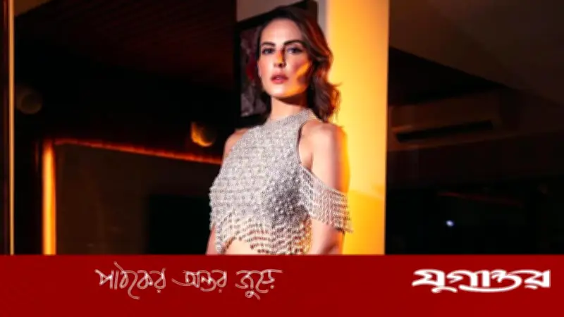 ভারত ছাড়লেন খামেনির মৃত্যুতে উচ্ছ্বাস প্রকাশ করা অভিনেত্রী মান্দানা