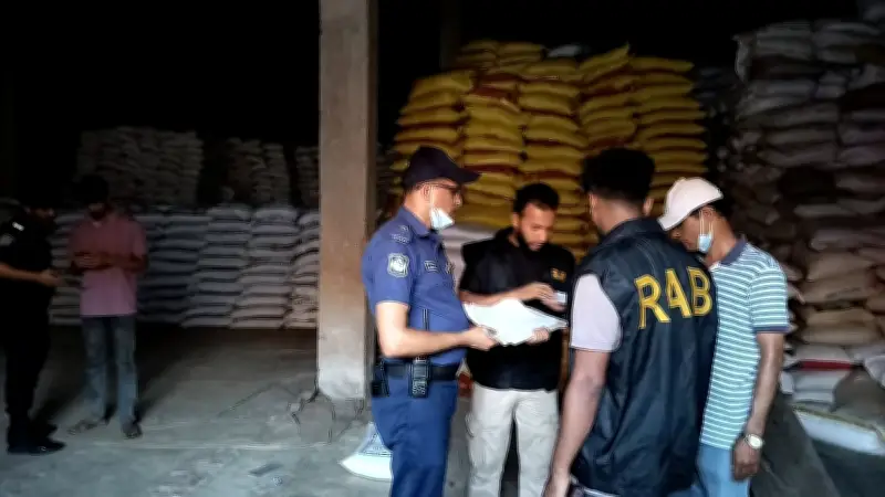 সীতাকুণ্ডে গুদাম থেকে ৫৭৮ টন সরকারি চাল জব্দ, আটক ১