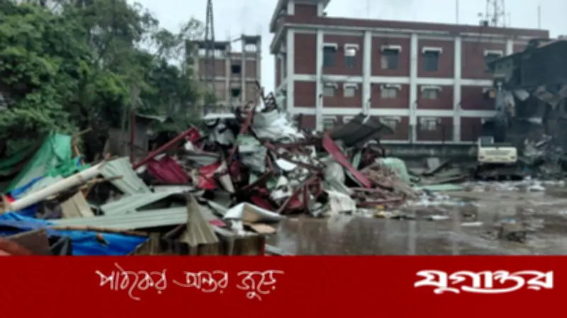 হাজি সেলিমের ২০ বছরের অবৈধ স্থাপনা গুঁড়িয়ে দিল জেলা প্রশাসন