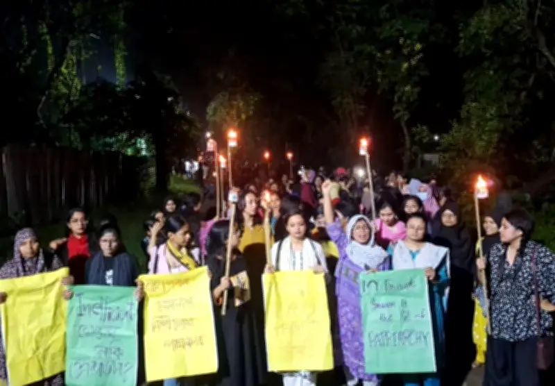 জাবিতে ধর্ষণচেষ্টার ঘটনায় শিক্ষার্থীদের ৪৮ ঘণ্টার আলটিমেটাম, আন্দোলন স্থগিত