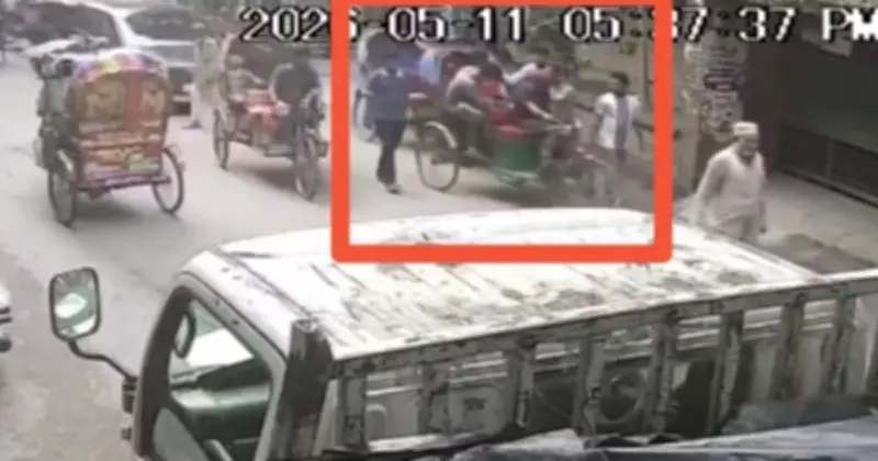 মোহাম্মদপুরে কলেজ শিক্ষার্থীকে প্রকাশ্যে সংঘবদ্ধ ছিনতাই