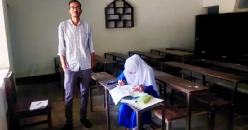 একজন পরীক্ষার্থীর জন্য ৮ কর্মকর্তা-কর্মচারী!