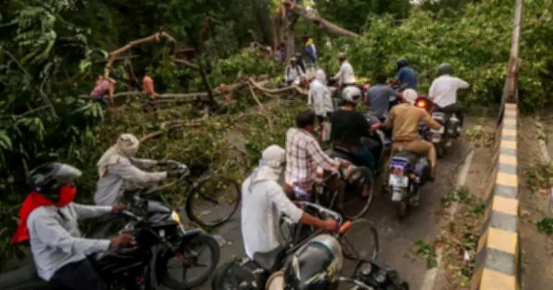 উত্তরপ্রদেশে ঝড়-বৃষ্টিতে অন্তত ১০০ জনের মৃত্যু