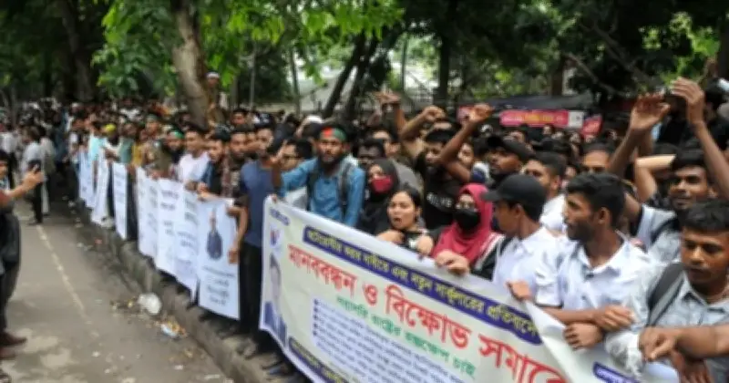 দক্ষিণ কোরিয়া যেতে না পেরে ইপিএস উত্তীর্ণদের বিক্ষোভ, মন্ত্রণালয়ের আশ্বাস
