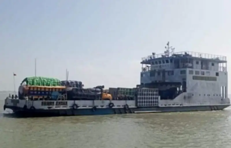 ছয় মাস পর চিলমারী-রৌমারী নৌপথে ফেরি চলাচল শুরু