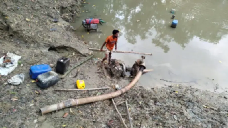অবৈধ বালু তোলায় ব্যবসায়ীর কারাদণ্ড, ক্ষতিগ্রস্ত পরিবেশ