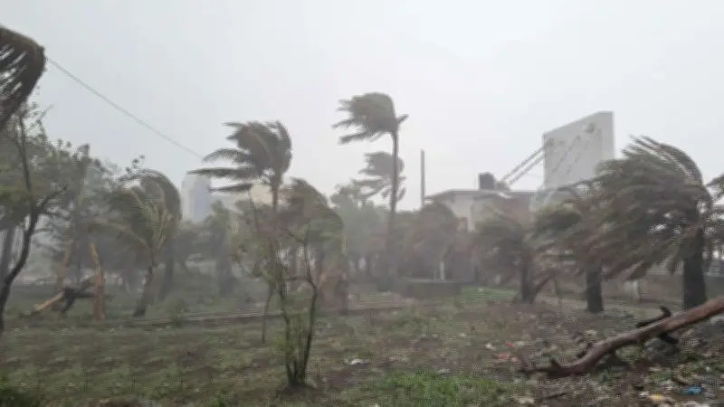 সকাল ৯টার মধ্যে কালবৈশাখী ঝড়ের পূর্বাভাস, রাজধানীতে প্রকাশ্যে যুবককে গুলি