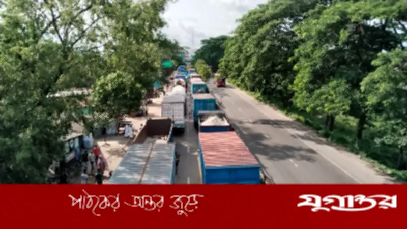 ঢাকা-চট্টগ্রাম মহাসড়কে ১৩ কিমি যানজট, দুর্ভোগে যাত্রীরা