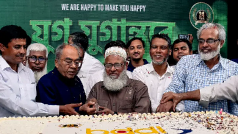 হাল ফ্যাশনের নতুন আয়োজন: ঐতিহ্যের মেলবন্ধনে আধুনিকতা