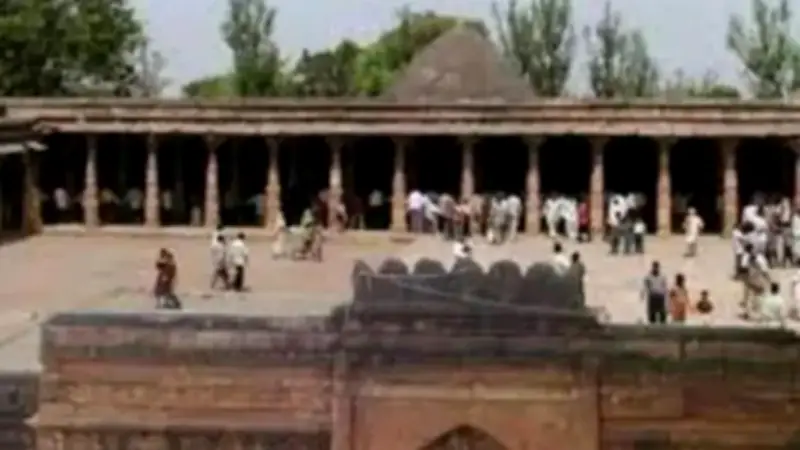 ভারতে শতাব্দী প্রাচীন মসজিদকে মন্দির ঘোষণা