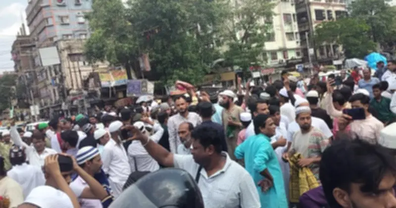 কলকাতায় জুমার নামাজ নিয়ে পুলিশ-মুসল্লি উত্তেজনা