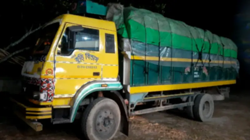 মদনে পাচারকালে ২০ টন সরকারি চাল জব্দ, আটক ২