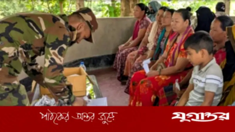 খাগড়াছড়িতে অসহায় রোগীদের মাঝে সেনাবাহিনীর ওষুধ বিতরণ