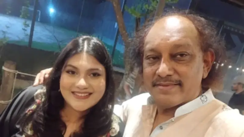 কারিনা কায়সার মারা গেছেন, বাবার শোকবার্তায় ভাসল শোবিজ অঙ্গন