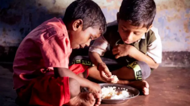 খাদ্য সংকটে বড় ঝুঁকিতে বাংলাদেশ, হজযাত্রী ৫৭ হাজার ছাড়িয়েছে