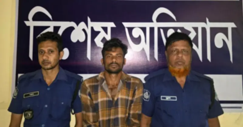 মিরসরাইয়ে মাদক সেবনে বাধা দেওয়ায় বাবাকে পিটিয়ে হত্যা, ছেলে গ্রেপ্তার