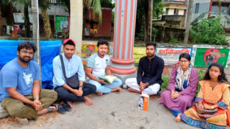 ময়মনসিংহে আহমদ ছফার 'যদ্যপি আমার গুরু' নিয়ে পাঠচক্র
