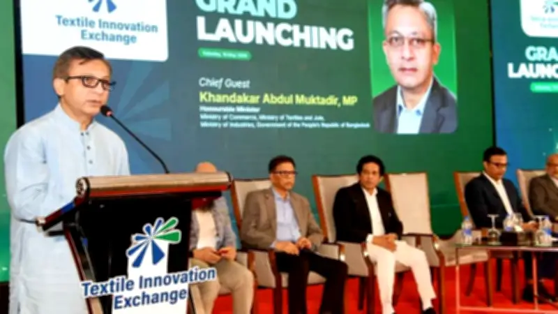 সন্তানকে বাঁচাতে মায়ের ঝাঁপ, গাড়ির চাপায় প্রাণ গেল মা-মেয়ের