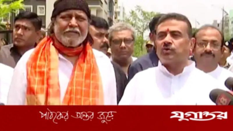 শুভেন্দুকে জড়িয়ে মিঠুনের আবেগঘন মুহূর্ত, বললেন 'আপনিই আমাকে মুখ্যমন্ত্রী করেছেন'