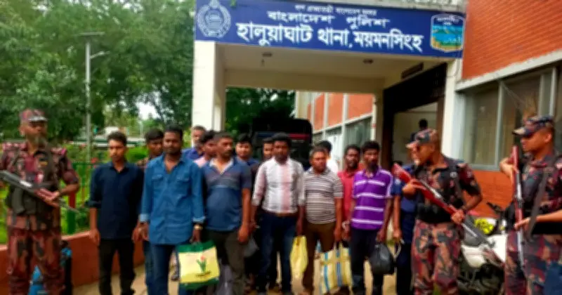 অবৈধ ভারতে প্রবেশ: ১০ বাংলাদেশি আটক, হস্তান্তর বিজিবির কাছে