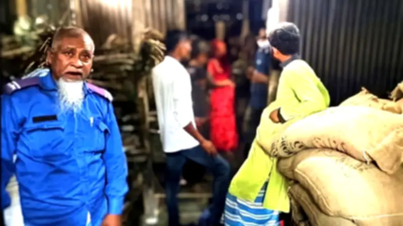 জামায়াত নেতার বাড়ি থেকে সরকারি চাল উদ্ধার, সীমান্তে ইয়াবাসহ আটক