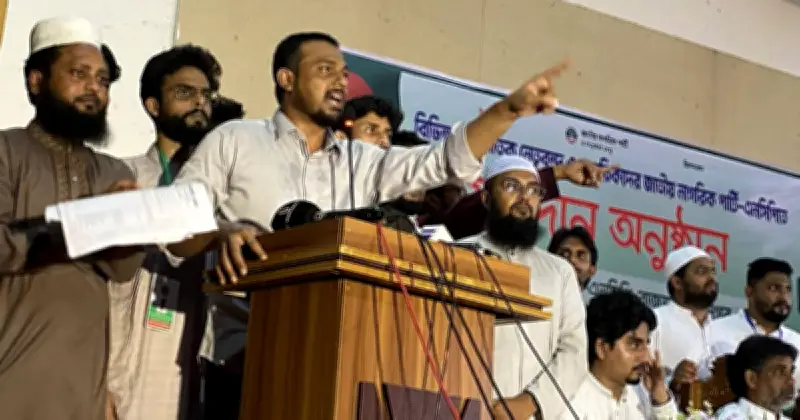 এনসিপির নাসীরুদ্দীনের হুঁশিয়ারি: সরকারের কার্ডের জবাবে ‘লালকার্ড’
