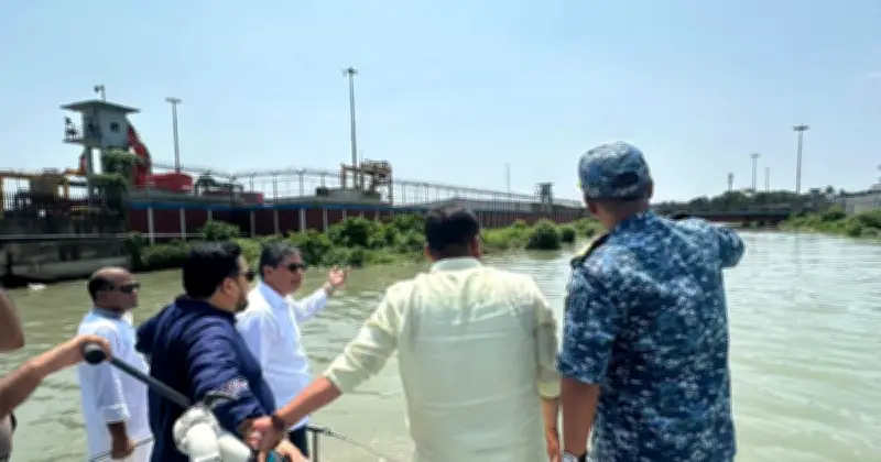 কর্ণফুলী নদীর নাব্যতা রক্ষায় প্রতিমন্ত্রীদের পরিদর্শন