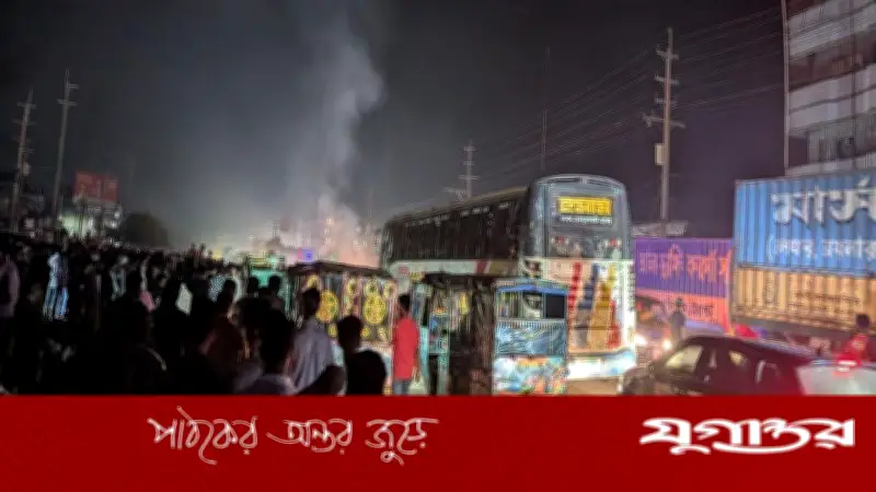 ভালুকায় ব্যবসায়ীদের ধাওয়া খেয়ে পালালেন ইউএনও, আহত গানম্যান