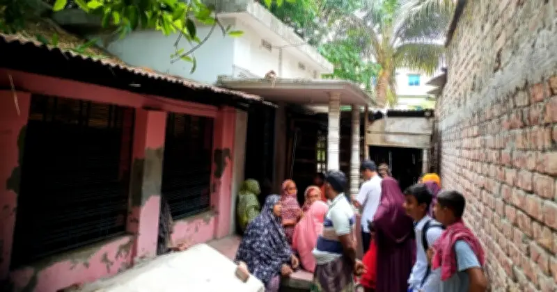 সাতক্ষীরায় অন্তঃসত্ত্বা নারী হত্যায় স্বামী পলাতক