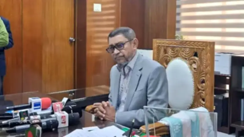 চিকিৎসকদের নিরাপত্তায় হাসপাতালে সশস্ত্র কর্মী নিয়োগের ঘোষণা স্বাস্থ্যমন্ত্রীর
