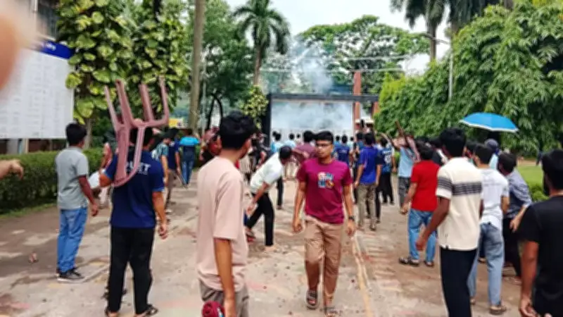 ডুয়েটে ভিসি নিয়োগ নিয়ে শিক্ষার্থীদের দুই পক্ষের সংঘর্ষ, আহত ১৫