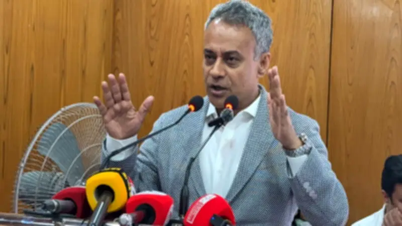 সড়ক দুর্ঘটনায় চালকের অদক্ষতা ও ত্রুটিপূর্ণ গাড়ি দায়ী: মন্ত্রী