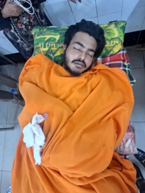 সীতাকুণ্ডে ছাত্রলীগ নেতাকে কুপিয়ে জখম, ঢাকায় চিকিৎসা