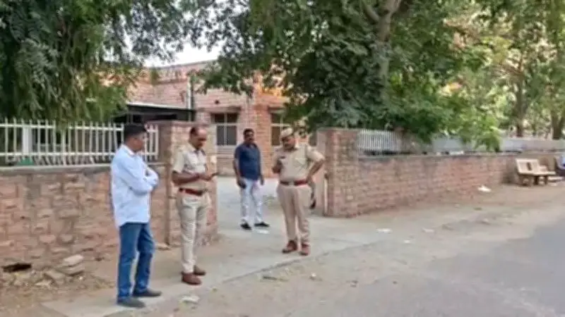 গণধর্ষণ-ব্ল্যাকমেইল বিচার না পেয়ে দুই বোনের আত্মহত্যা, প্রতিবাদে মুমিনুন্নিসা কলেজ ছাত্রদল