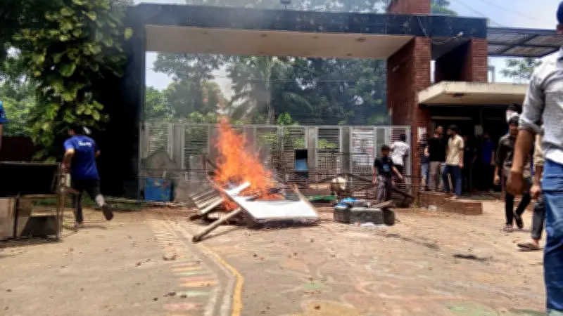 গাজীপুরে ডুয়েটে নতুন ভিসি নিয়ে সংঘর্ষ, আহত ২০