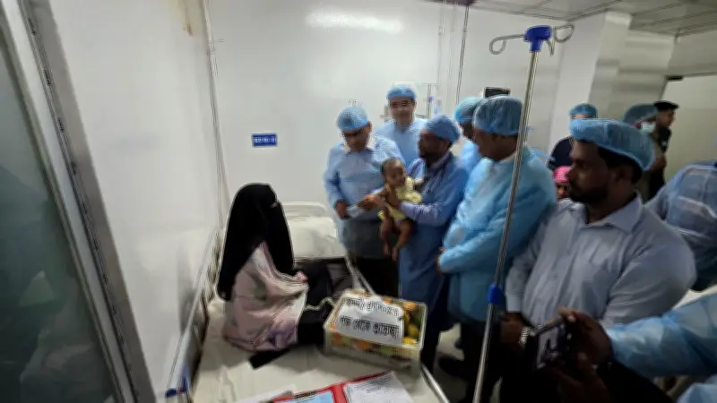 প্রধানমন্ত্রীর নির্দেশে নিউমোনিয়ায় আক্রান্ত শিশু খাদিজার খোঁজ নিলেন ব্যক্তিগত চিকিৎসক