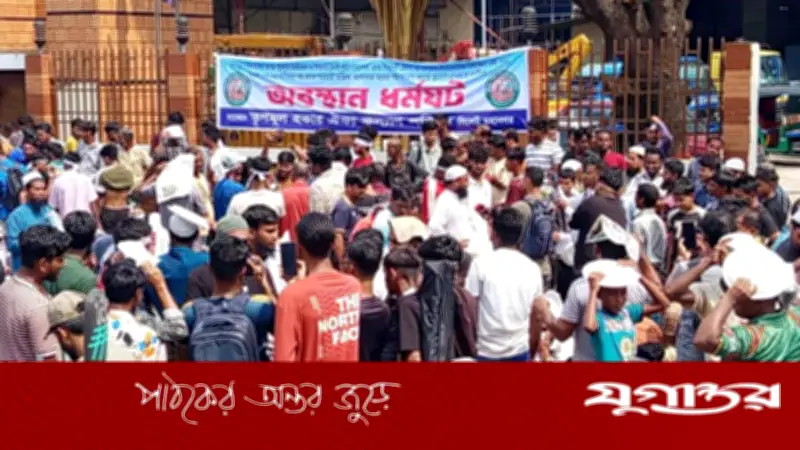 সিলেটে থালা হাতে বিক্ষোভ ভাসমান হকারদের, ফুটপাত দাবি