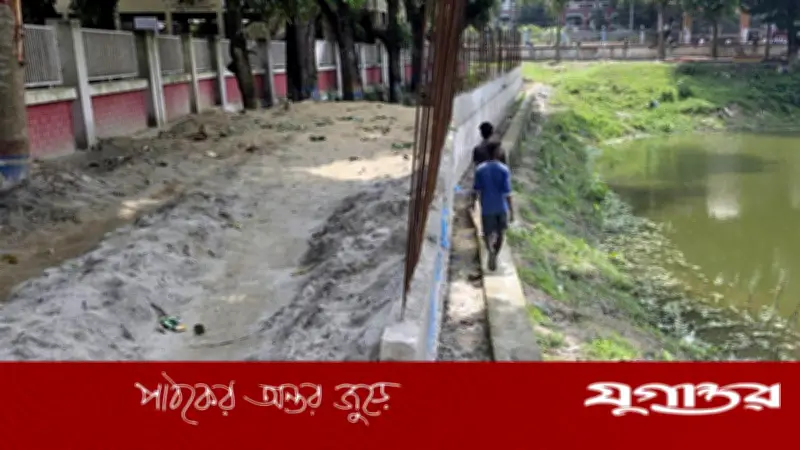 ধুনটে নির্মাণাধীন গাইড ওয়াল হেলে পড়ায় ক্ষোভ